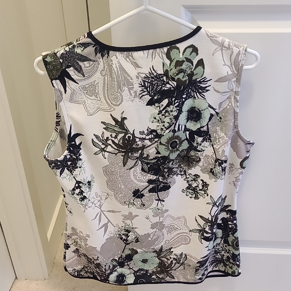 Cleo Green and White Boxy Sleeveless Blouse - Picture 5 of 7